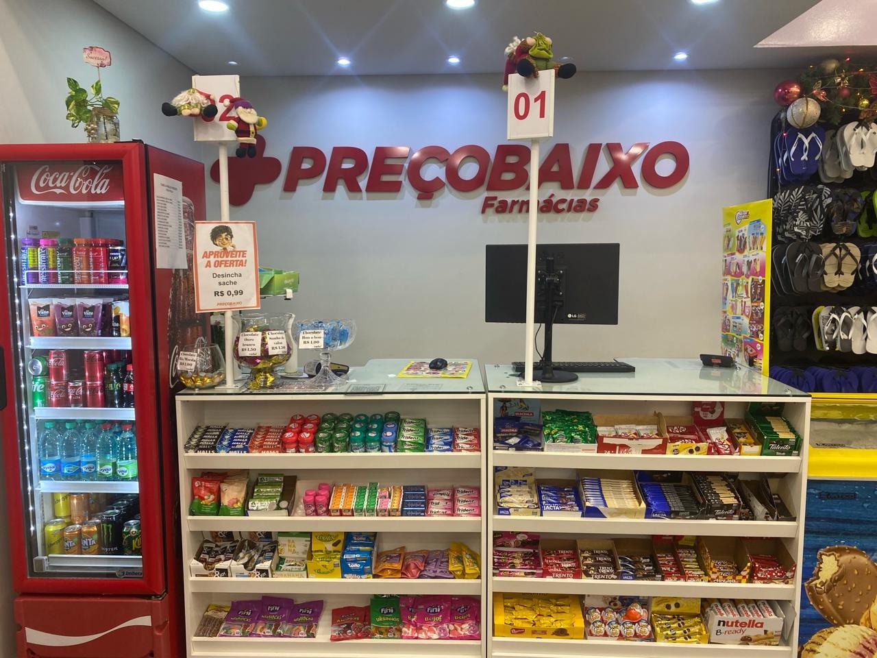 Área de caixa e conveniência da Farmácia Preço Baixo